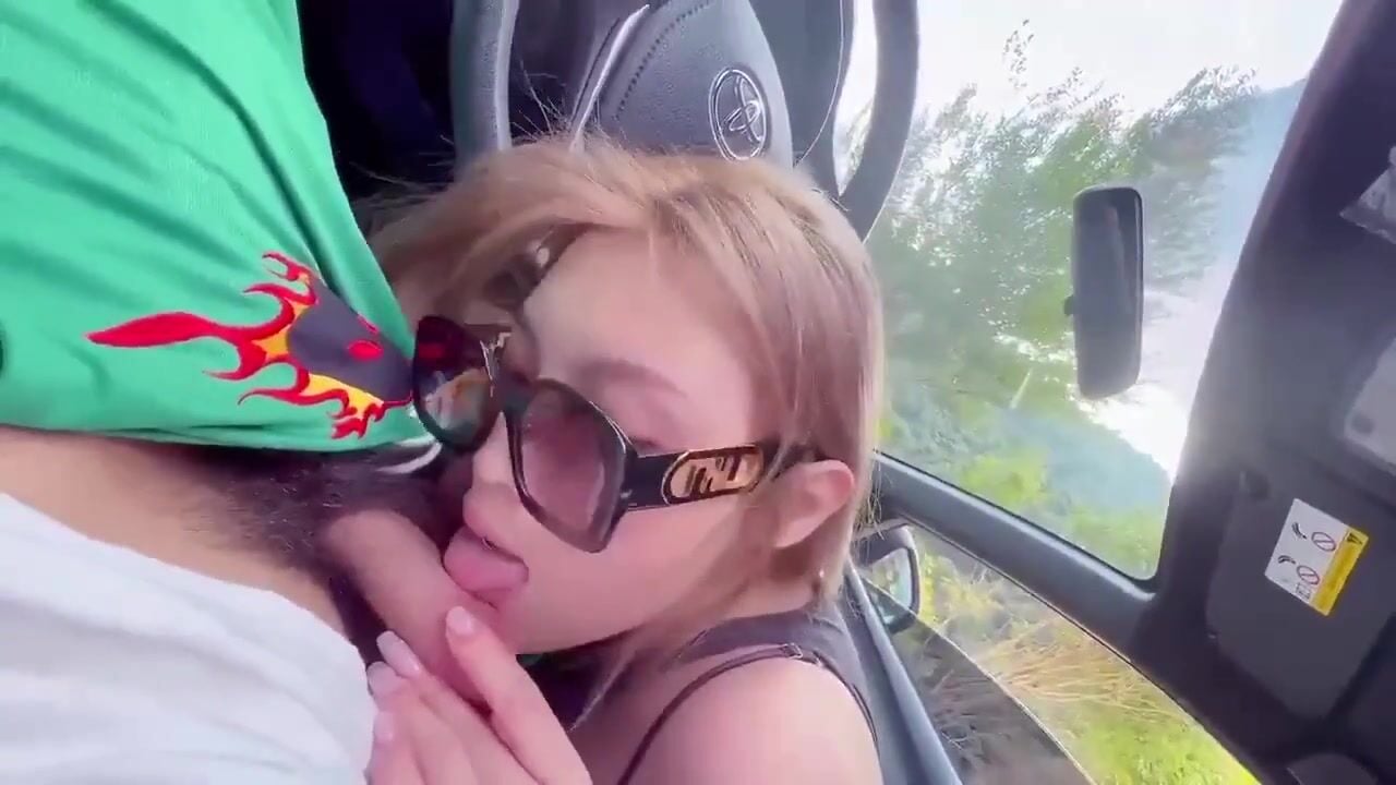 Con vợ dâm thèm cu bj ngay trên oto
